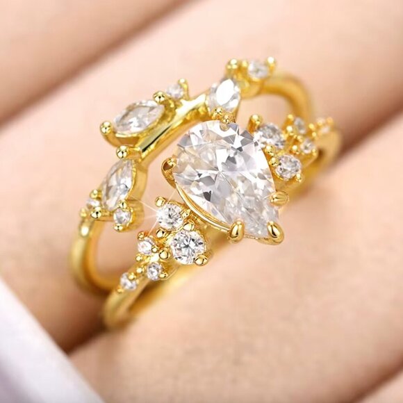 NEW 18k Gold Pear Cut Diamond Ring Set of 2 Rings - Picture 2 of 6